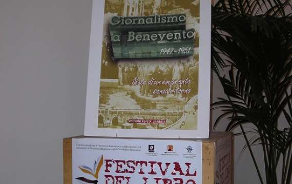 <p>festivallibro2012_26</p>